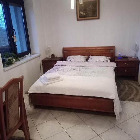 Pokoj W Domu Z Duzym Ogrodem Krakau Buitenkant foto