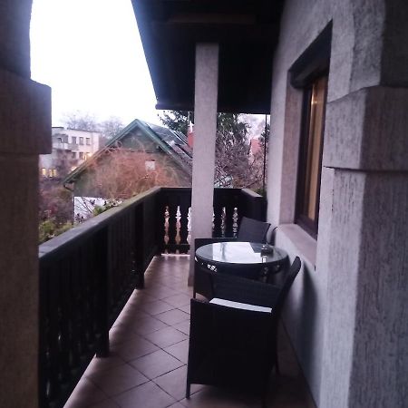 Pokoj W Domu Z Duzym Ogrodem Krakau Buitenkant foto