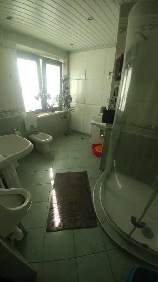 Pokoj W Domu Z Duzym Ogrodem Krakau Buitenkant foto