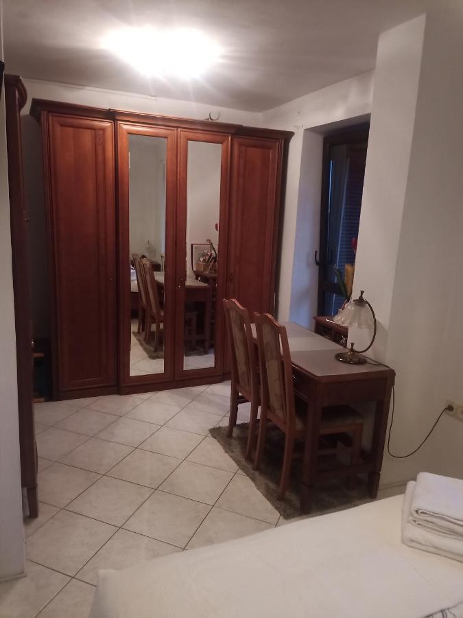 Pokoj W Domu Z Duzym Ogrodem Krakau Buitenkant foto