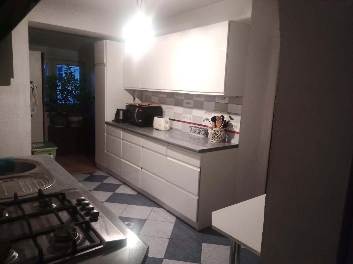 Pokoj W Domu Z Duzym Ogrodem Krakau Buitenkant foto
